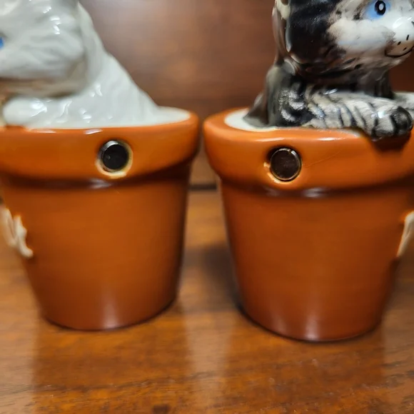 Westland Ceramic Cat-Themed Salt and Pepper Shakers - Picture 2 of 7